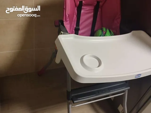 كرسي طعام بحالة الجديد