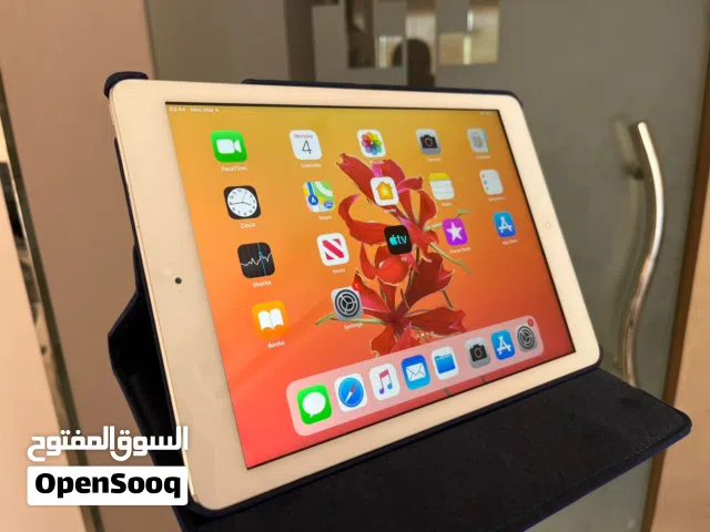 Apple iPad 128 GB in Buraimi