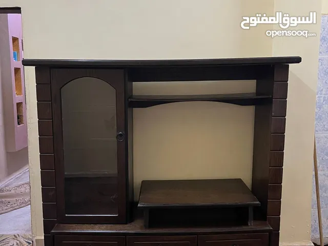 طاولت تلفزيون خشب (زان)بحاله جديده ولا شخط