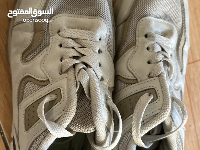 White Sport Shoes in Amman