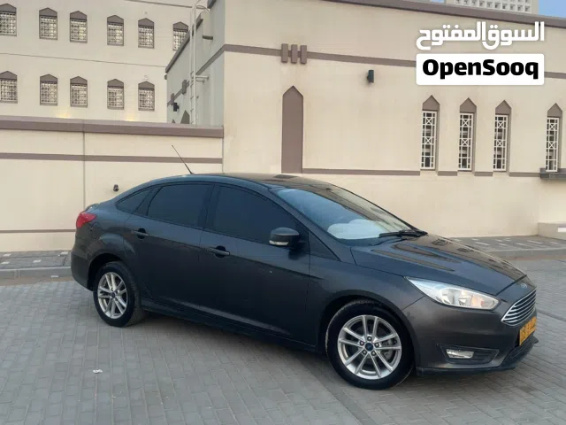 2016 فورد فوكس Standard