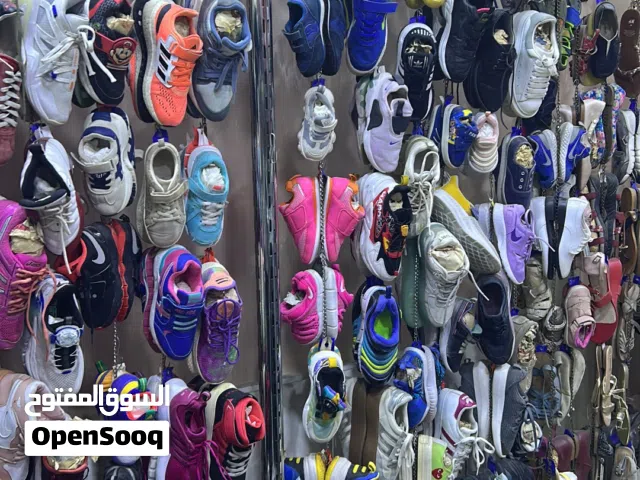 محل تجاري للالبسة الاوربية للبيع في ابو نصير