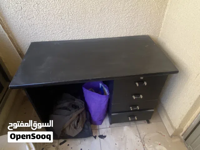 مكتب خشب لون اسود