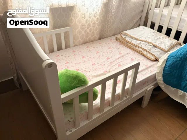تخت أطفال جميل و نضيف