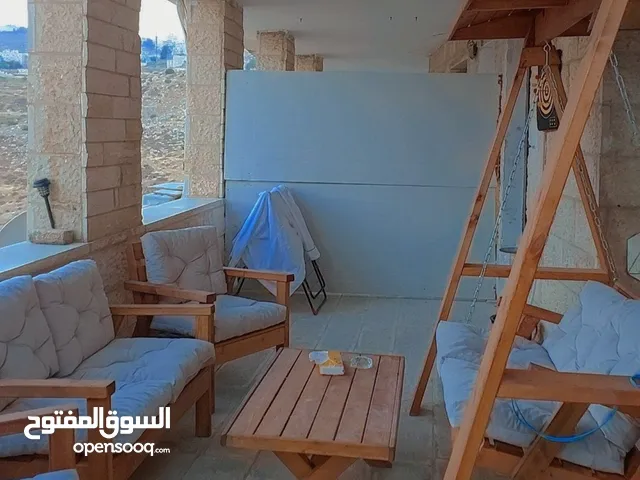 جلسة خارجية مع مرجيحة