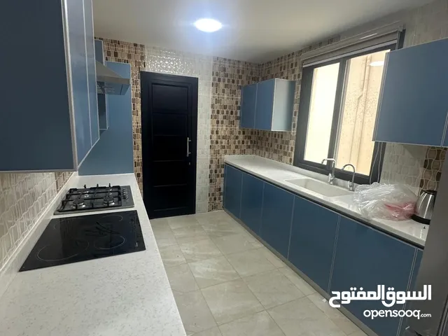 للإيجار شقق في عالي نصف مفروش شامل الكهرباء غرفه و ثلاث غرف و اربع غرف
