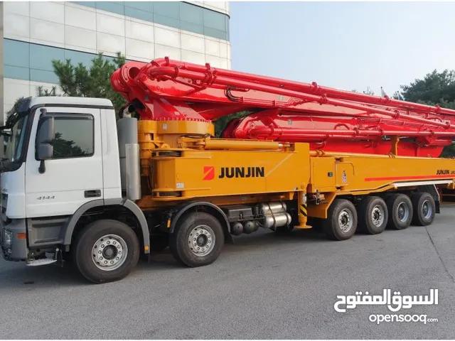 Junjin concrete pump available for rent