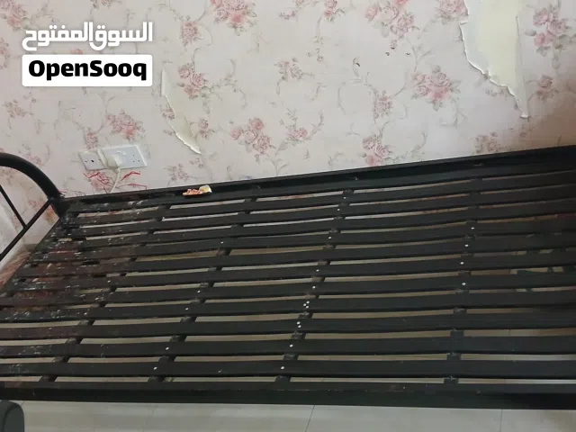 سريرين اثنين حديد مع مرتبه 25