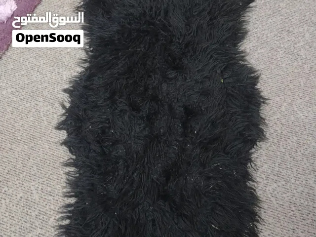 سجاد البيضا كبيره شاغي 3 ب 4 نضيفه سجاد ممر 2ب 3 نضيفه ومعهم فروه اسود متر