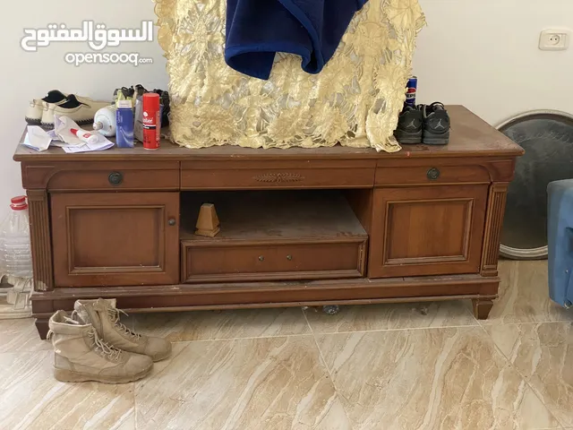 مكتبة وتلفزيون للبيع ساوم