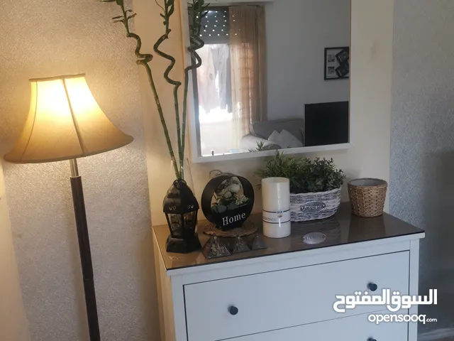 اثاث منزل للبيع كامل بداعي السفر الرجاء قراءة الإعلان جيد الأسعار عند الاتصال جرتين غاز ب 60