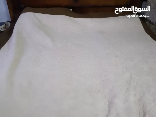 تخت مجوز ثقيل كثير وكبير