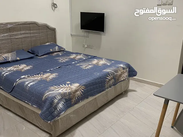 غرف راقيه للساعات واليومي للعوائل وتصلح للعزاب لشخصين بمدخل خاص  لا يوجد شهري التواصل:واتساب فقط