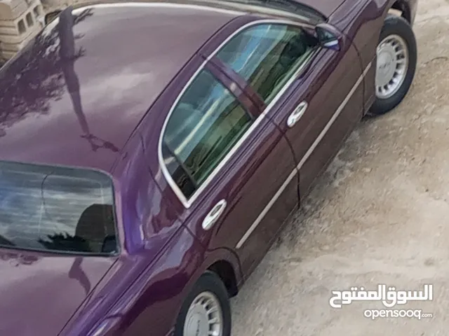 Lincoln Town Car 2001 in Zarqa