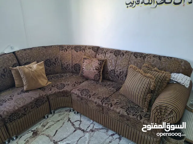 طقم كورنر 8 مقاعد مستعمل بحالة جيده وبسعر مغري جدا