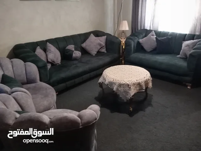 طقم كنب مستعمل بحالة ممتازة- 5قطع مريحة لغرفة الجلوس