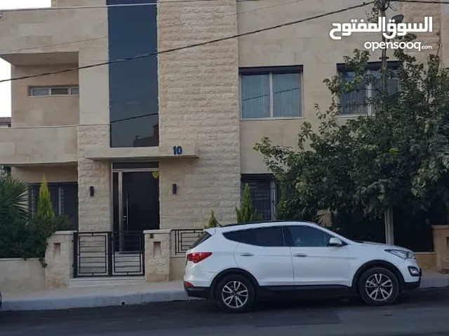 فيلا مميزة للبيع في دابوق قرب دوار خلدا مقابل حدائق الحسين منطقة فلل احكام خاصة