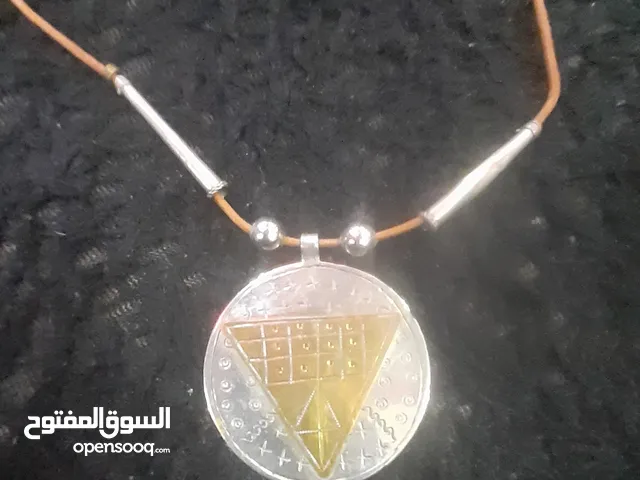 للبيع قلادة صناعة يدوية نادرة