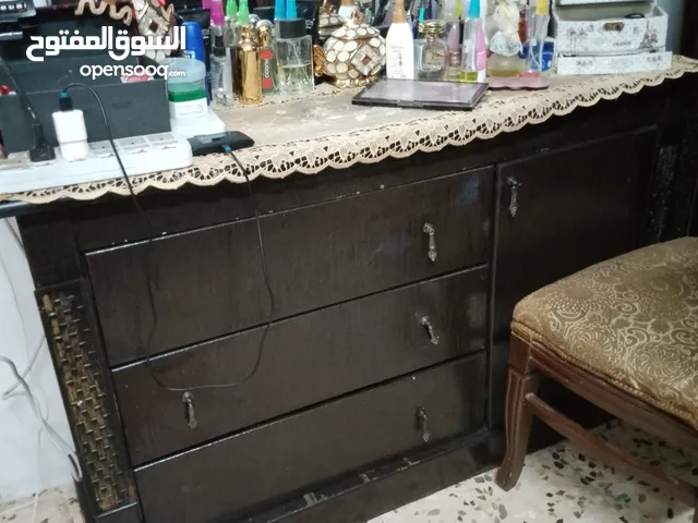 غرفة نوم بحالة ممتازة جدا استعمال عرسان نضيف للبيع بسبب السفر بدون فرشة