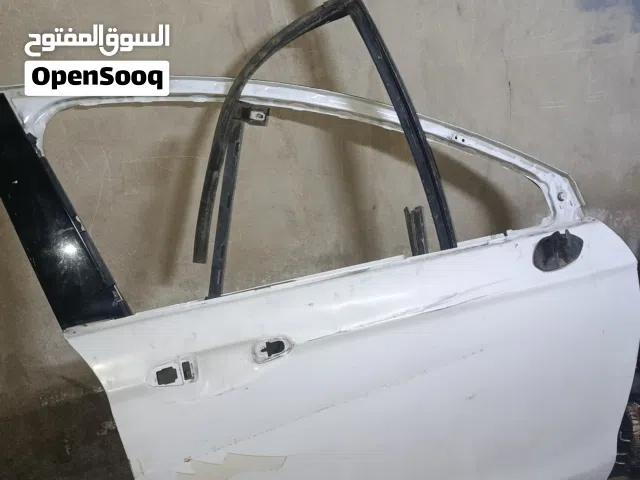 باب فيوجن للبيع يوجد فيه ضربة خفيفة