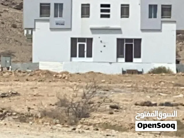 مبنى صناعي للبيع في الرسيل الصناعية مؤجر بالكامل بدخل كبير و قدره 2770 ريال عماني المبنى فرصة