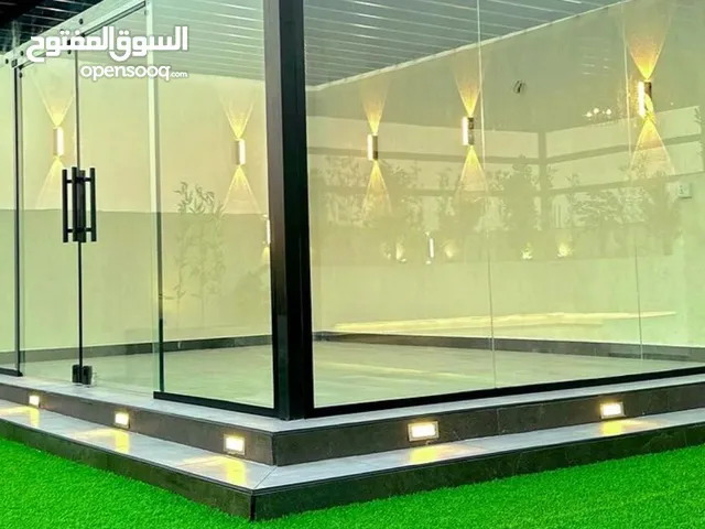 فني أعمال المونيوم وأبواب زجاج وصيانه