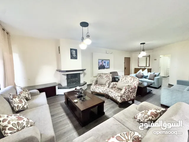 200 m2 3 Bedrooms Apartments for Sale in Ramallah and Al-Bireh Al Tira