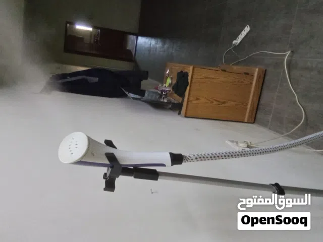 مكواة بخار عمودية ميديا بحالة ممتازة للبيع