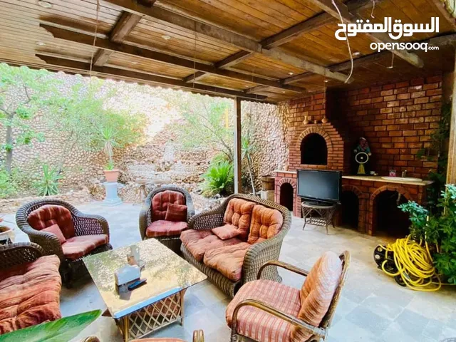 شقة ارضية مميزة موقع قصور و فلل يتوسط تلاع العلي و خلدا