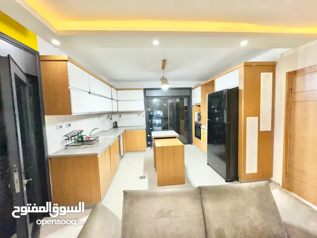شقه سوبر ديلكوس جديده مساحه 220متر للبيع قصر طابق 3عين مصباح