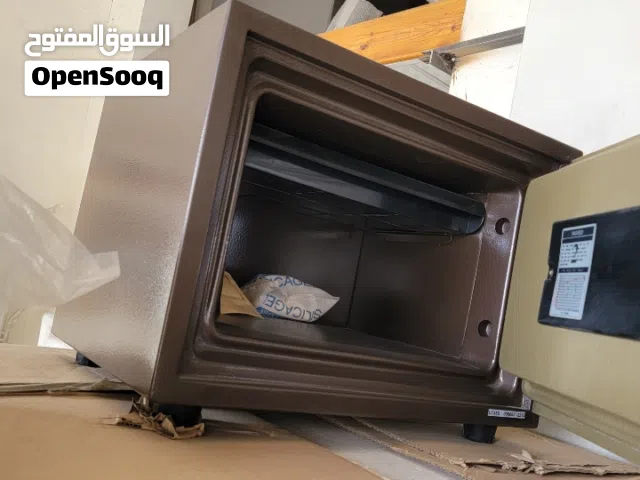 عرطه خزنه نقود مستخدم نضيف جدا