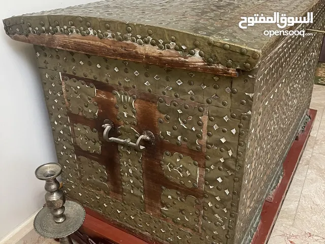 صندوق نحاس عمره 135 عام