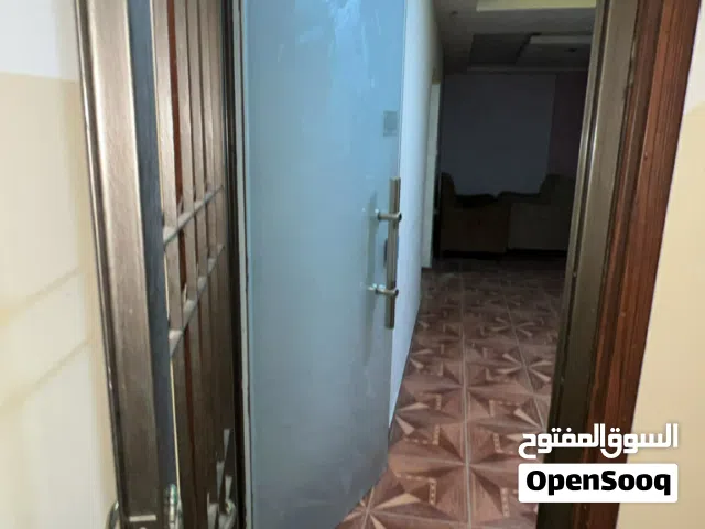 مكتب تجاري 173م.. مقسوم جزئين يعني مكتبين طابق 2 يوجد مصعد