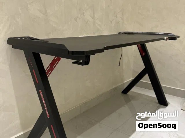 طاولة قيمنق مستعمله شبه ممتازة