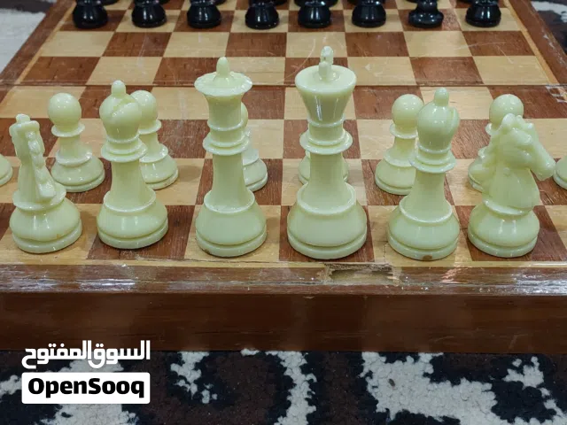 شطرنج بعلبة خشبية