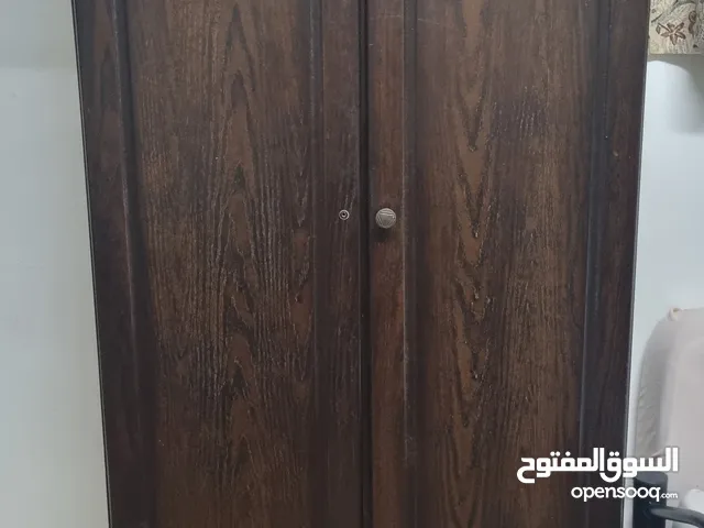 خزانة مستعملة للبيع
