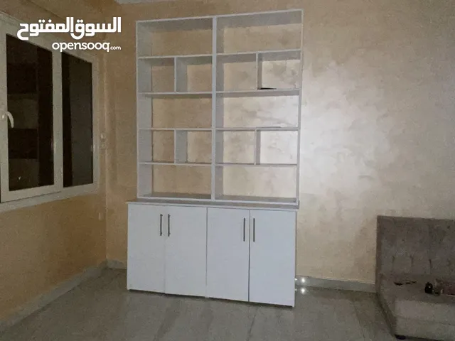 نضيف ومرتب استخدمه أنا بس حق الكتب وترا في استخدام منه واجد الدفع عند الاستلام الكبت مصمم تصميم