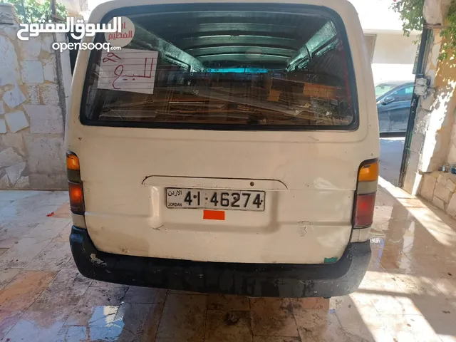باص ابيص تويتا هايس