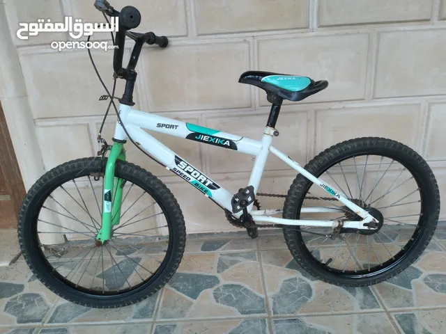 دراجه نظيفه رقم 20 لا يوجد بها عيوب كبراتونيات نظيفه فرامل نظيفه