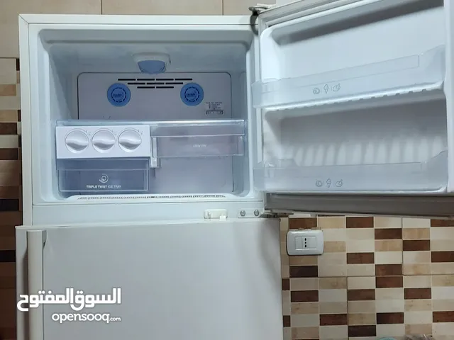 ثلاجة LG مستعملة بحالة جيدة للبيع بسعر جيد قابل للتفاوض