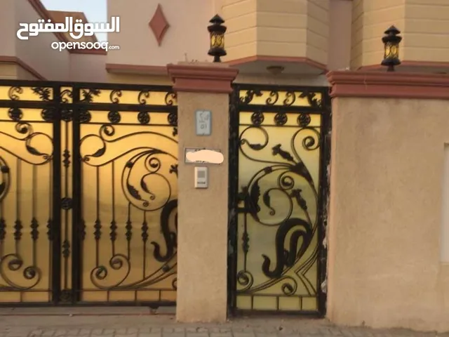 بيت فيلا طابق واحد في مجمع الأندلس السكني مساحته 200 متر مربع ومساحة البناء 150 متر