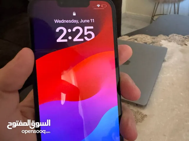 آيفون 13 بحالة وكاله مع شحن اصلي مساحة 256 جيجا بطارية 89٪ استعمال سنة ونصف وارد كندي