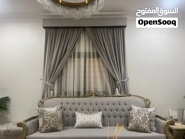 طقم متكامل كنب وستاير وطاولات كالجديد للبيع