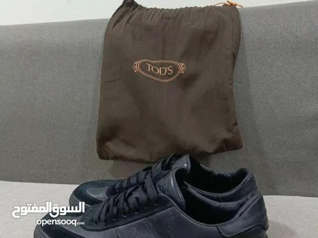 حذاء TOD'S مستخدم مره واحده لون أسود ملكي قمه في النظافه مريح جدآ جلد طبيعي مع كيس الماركه وضمان