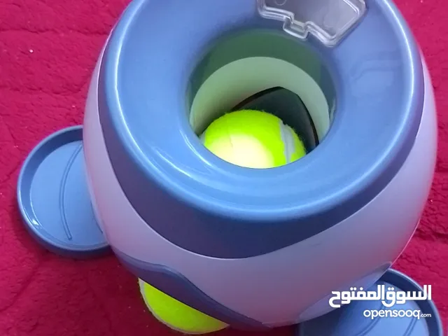 مزودة طعام ولعبة جديدة مع كرات للكلاب..