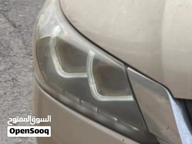 مصباح سيارة مستعمل بجودة جيدة وصالح للاستخدام اليومي