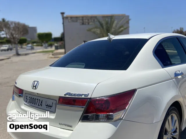 2011 هوندا اكورد Standard