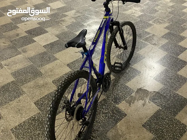 دراجة هوائية بحالة ممتازة وسعر مميز جنط 26 استعمال خفيف
