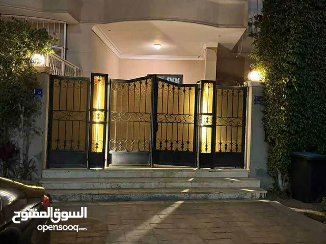 168 m2 3 Bedrooms Apartments for Sale in Cairo Fifth Settlement
