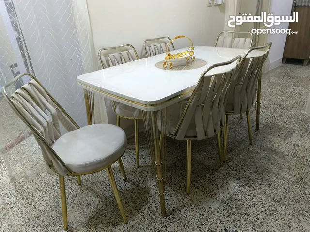 ميز مناسب لجميع المطابخ مستعمل قليل جدا وبحالة ممتازة جدا السعر200 الف وبيه مجال